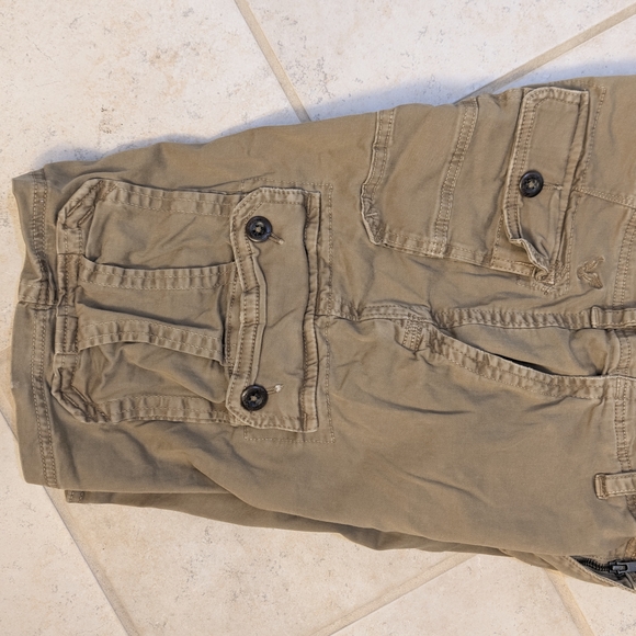 Men's Tan Cargo Shorts Classic Active Flex Size 31 - Picture 8 of 9